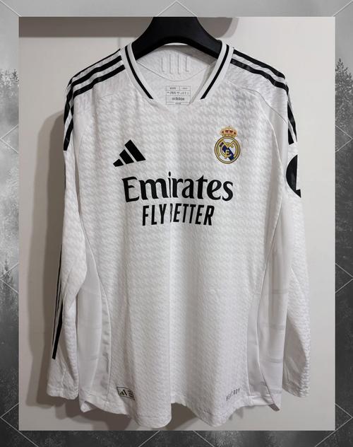 里程碑！塞巴略斯获赠皇马生涯150胜纪念球衣