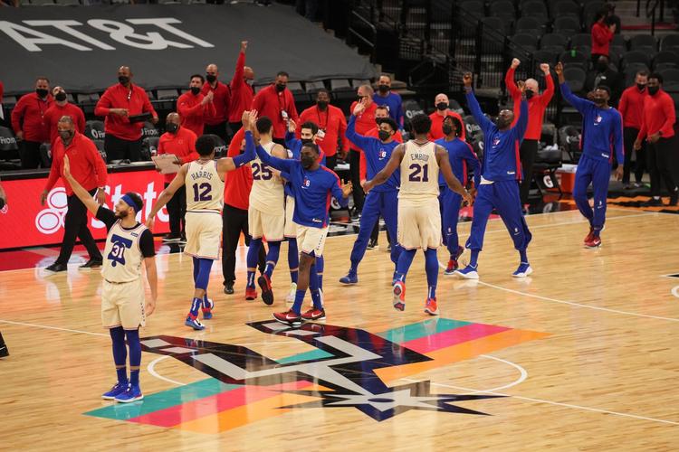 赛斯：我不单能投三分&中距离和运球后进攻都不错 我有时被低估了