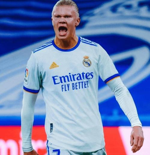 从过人王到进攻核心！TA：多库常与哈兰德练配合 请教练提升决策