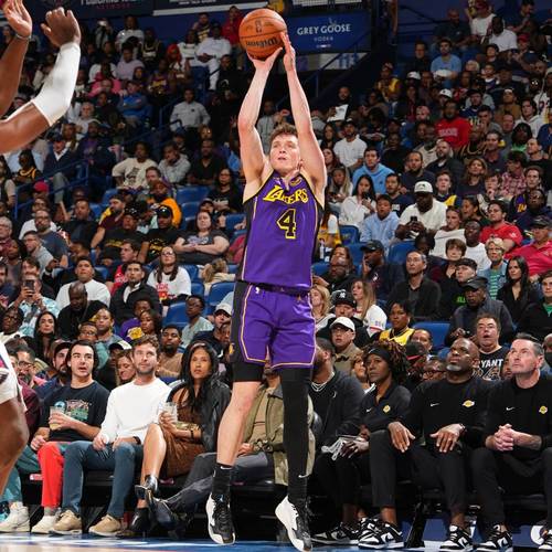 马健：布朗尼和克内克特夏天练没练投篮？我现在上去投都比你们准