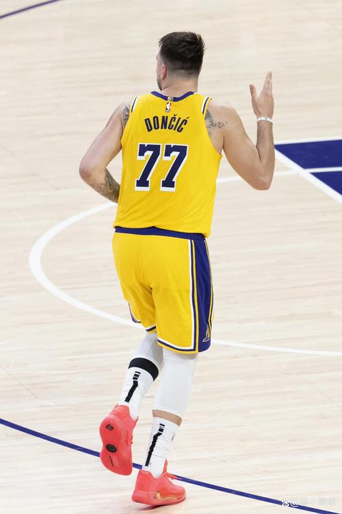 科尔：巴特勒因脚踝轻微扭伤连续两次缺席训练 对阵湖人出战成疑