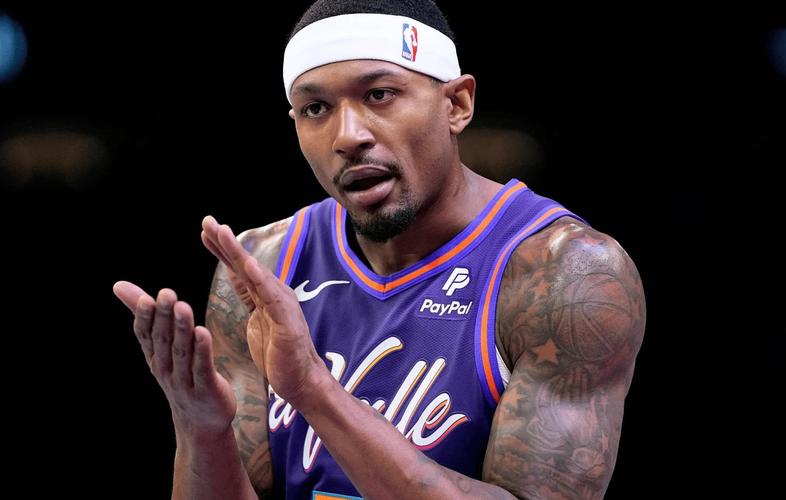 比尔：今天首次参加了队内对抗训练感觉很棒 打揭幕战是我们计划