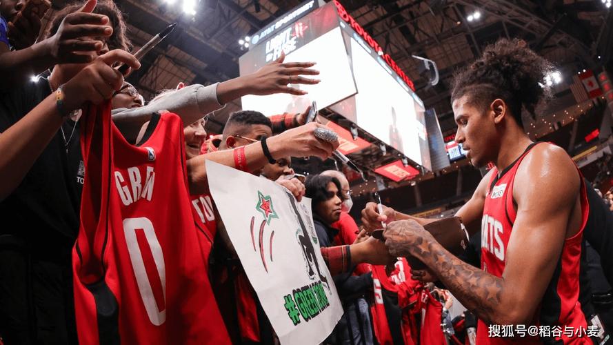 布克：我来中国完全没有时差反应 球队节奏现在快了很多