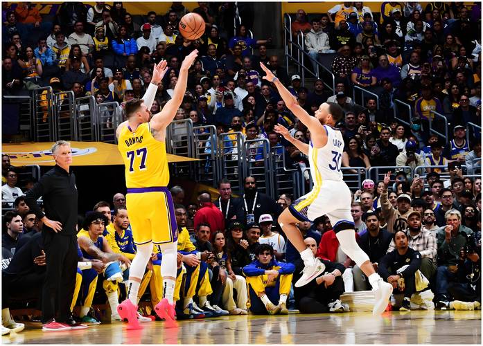 文森特谈与首发契合：专注防守与组织 为东契奇&里夫斯创造空间