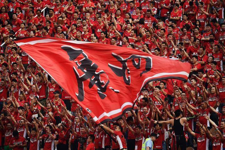 详细阅读:庞特普雷塔夺建队125年首个全国冠军,球迷冲场导致颁奖仪式推迟 庞特普雷塔夺建队125年首个全国冠军,球迷冲场导致颁奖仪式推迟